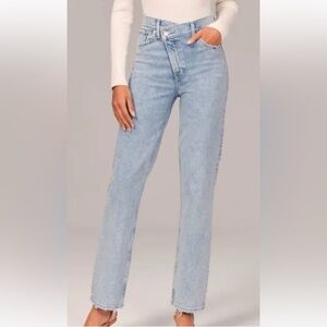 Abercrombie 90’s Straight Ultra High Rise Jean